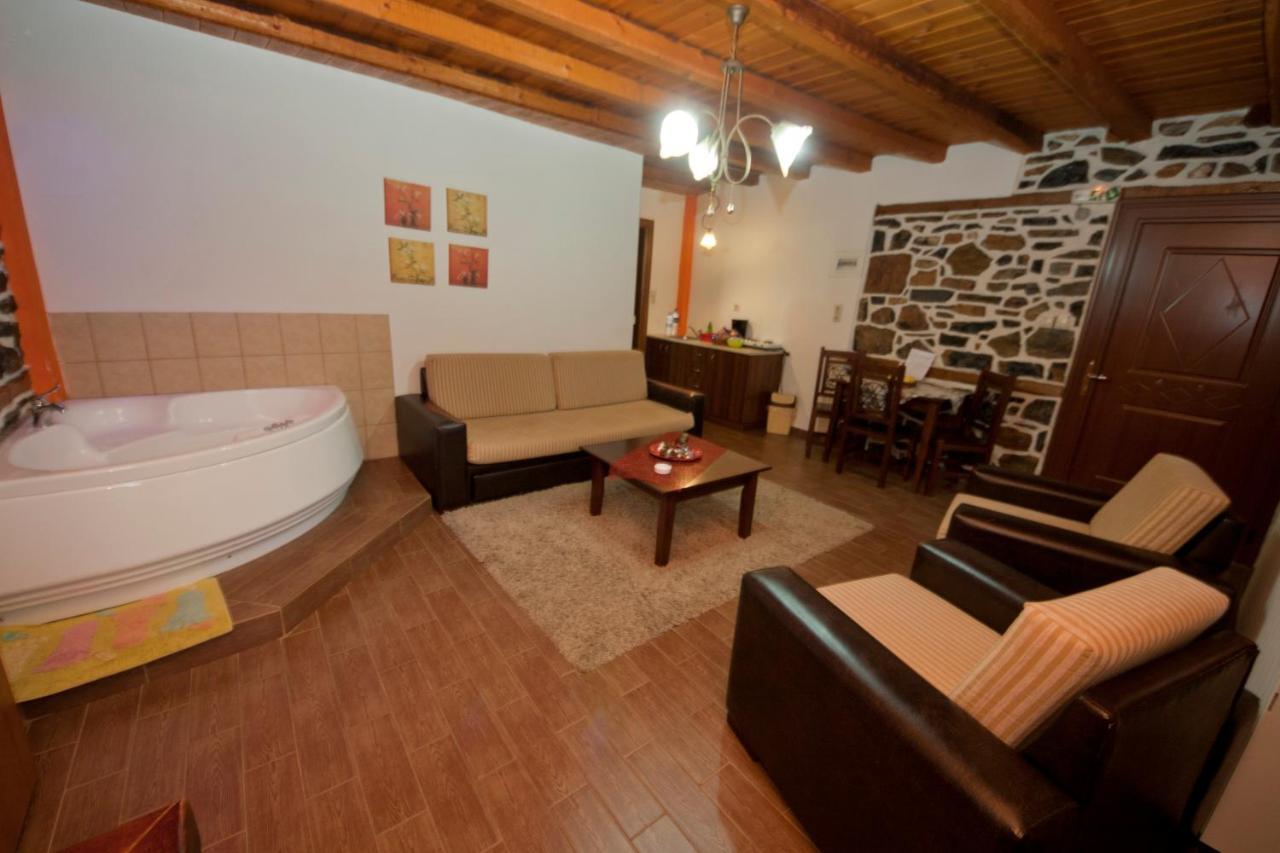 Traditional Guesthouse Siantsis Палеос Агиос Атанасиос Екстериор снимка